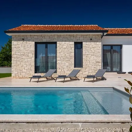 Luxury Gala With Pool And Grill In Tinjan * Kringa