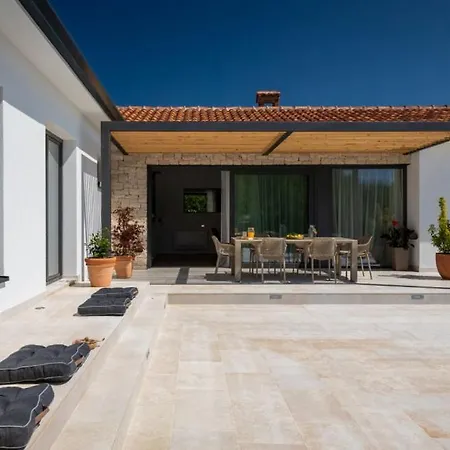 Luxury Gala With Pool And Grill In Tinjan Villa